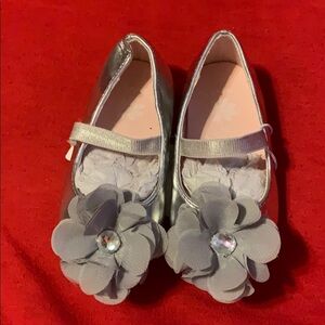 NWT baby/toddler girls size 5 silver dress shoes
